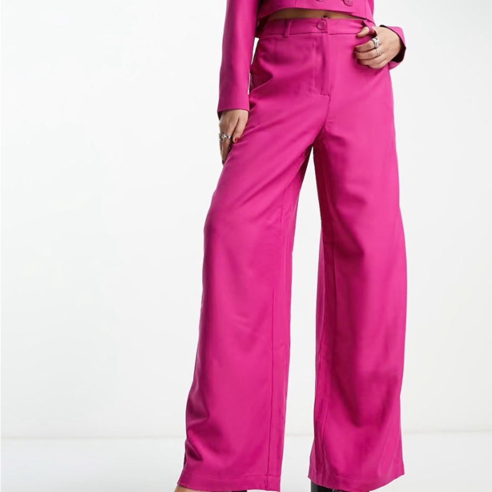 Pants suit